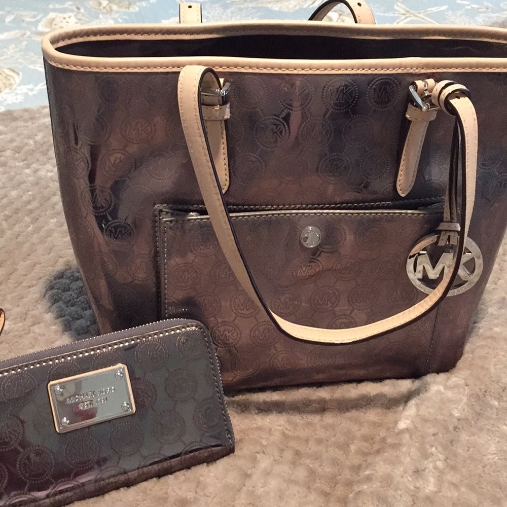 Michael kors tote & wallet set